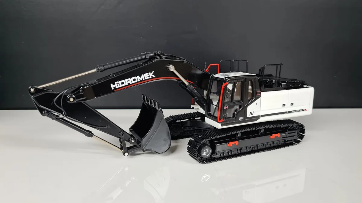 1/40 (Motorart) HIDROMEK HMK 390 LC HD