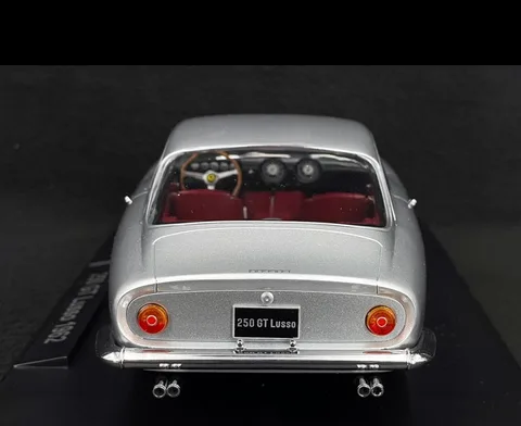 1/18 (KK scale) FERRARI 250 GT LUSSO 1962 (Metalik gümüş)