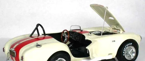 1/18 (Ertl) 1965 SHELBY COBRA 427 S/C (Beyaz ve Kırmızı)