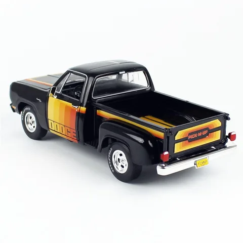 1/18 (Auto world) 1980 DODGE D150 PICK-M-UP UTILINE (Siyah)