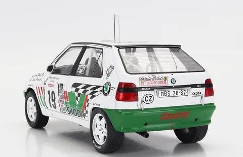 1/18 (Ixo models) SKODA FELICIA KIT CAR # 19 P.Sibera - P.Gross Tour de Corse 1995 (Beyaz ve yeşil)