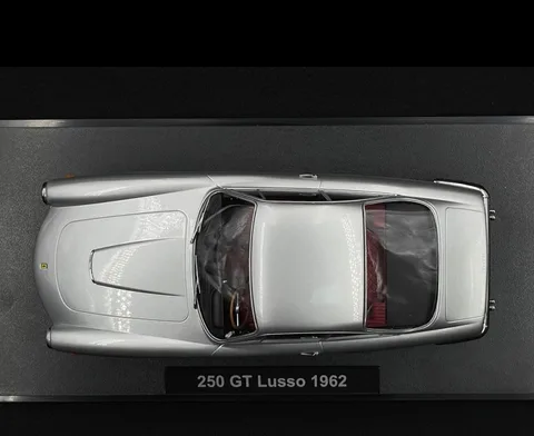 1/18 (KK scale) FERRARI 250 GT LUSSO 1962 (Metalik gümüş)