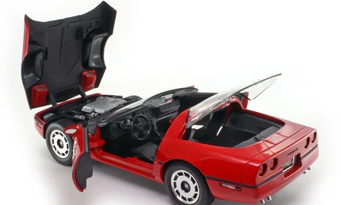 1/18 (Ertl) 1984 CHEVROLET CORVETTE COUPE (Parlak Kırmızı)