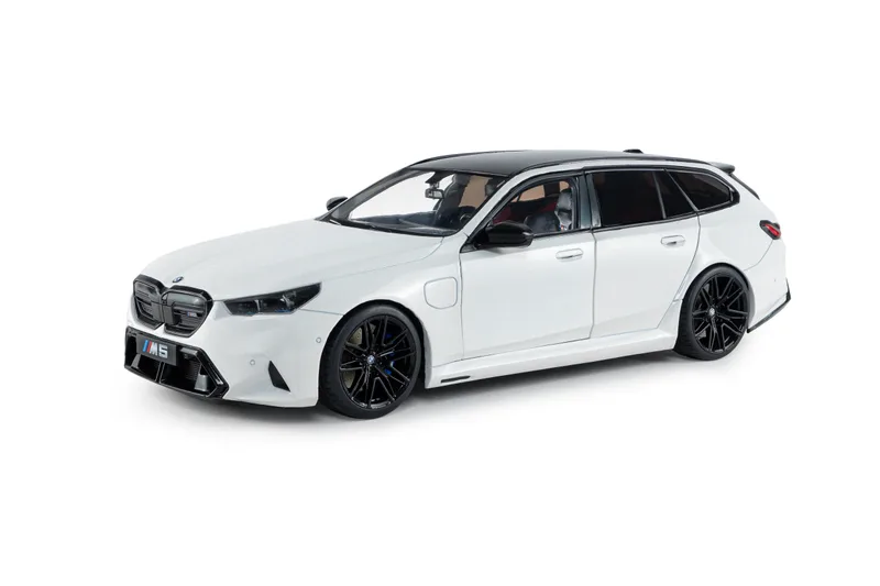 1/18 (Solido) BMW M5 TOURING 2025