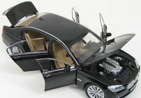 1/18 (Kyosho) BMW 750Li (F02)