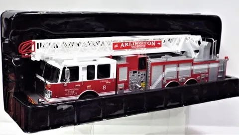 1/43 (Ixo models) SMEAL 105' Aerial ladder - Arlington Fire Rescue 2015
