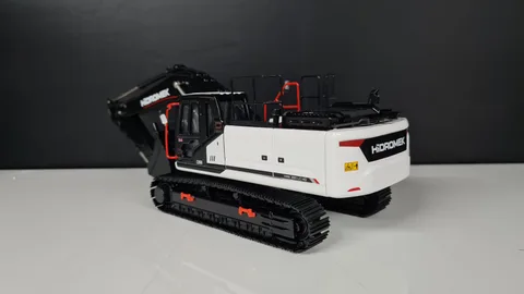 1/40 (Motorart) HIDROMEK HMK 390 LC HD