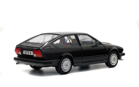 1/18 (Solido) ALFA ROMEO GTV 6 1984 (Metalik Siyah)
