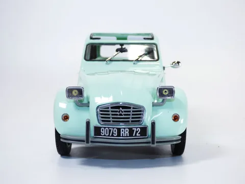 1/18 (Norev) CITROEN 2CV CLUB 1982 (Yeşim Yeşili)