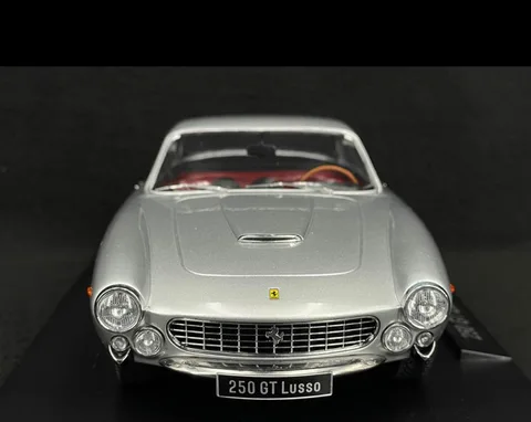 1/18 (KK scale) FERRARI 250 GT LUSSO 1962 (Metalik gümüş)