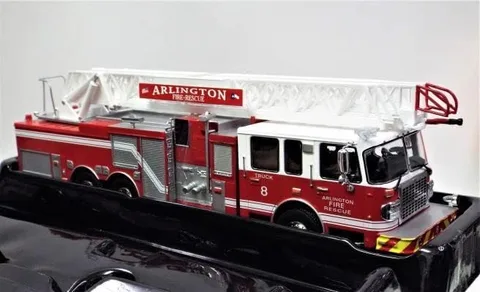 1/43 (Ixo models) SMEAL 105' Aerial ladder - Arlington Fire Rescue 2015