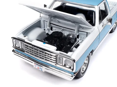 1/18 (Auto world) 1977 DODGE D100 ADVENTURER SWEPTLINE (Açık Mavi / Beyaz)
