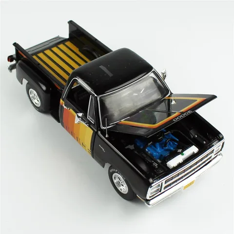 1/18 (Auto world) 1980 DODGE D150 PICK-M-UP UTILINE (Siyah)