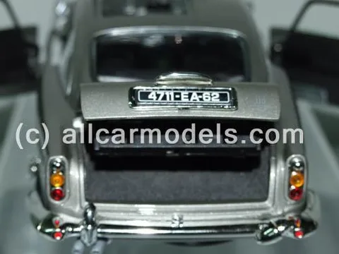 1/18 (Ertl) 1965 ASTON MARTIN DB5 (Gümüş)