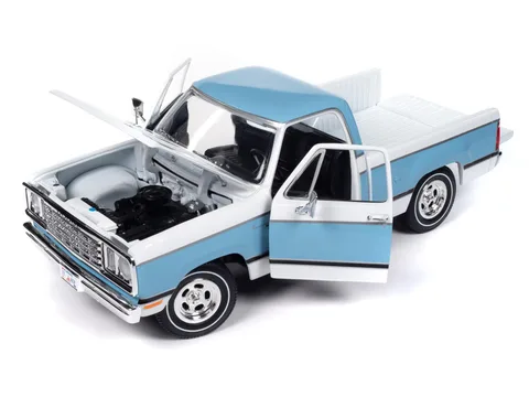 1/18 (Auto world) 1977 DODGE D100 ADVENTURER SWEPTLINE (Açık Mavi / Beyaz)