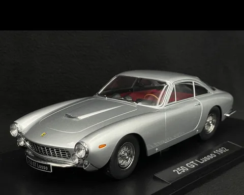 1/18 (KK scale) FERRARI 250 GT LUSSO 1962 (Metalik gümüş)