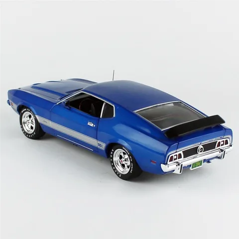 1/18 (Auto world) 1973 FORD MUSTANG MACH 1 (Açık mavi ve beyaz)